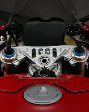 Aella Top Triple Clamp – Ducati Panigale V4