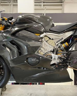 AP Carbon Line Ducati Panigale V4 / V4R / V4RS 200g Carbon Fiber Race Bodywork Kit With Winglets (2019-2021)