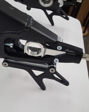 Fast Frank Racing 17+ Yamaha YZF-R6 Captive Rear Caliper Bracket with Lightech Chain Adjusters